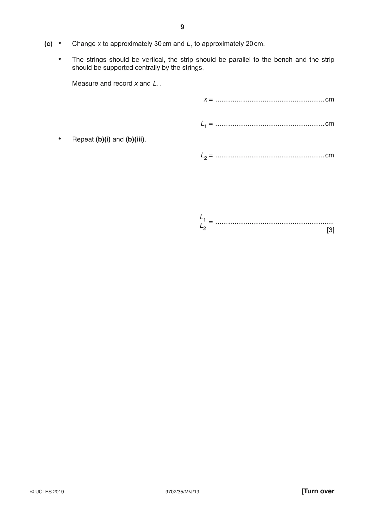 Cambridge A Level Physics 9702 2019 May/June Paper 3 · Variant 5 question paper, page 9 of 12