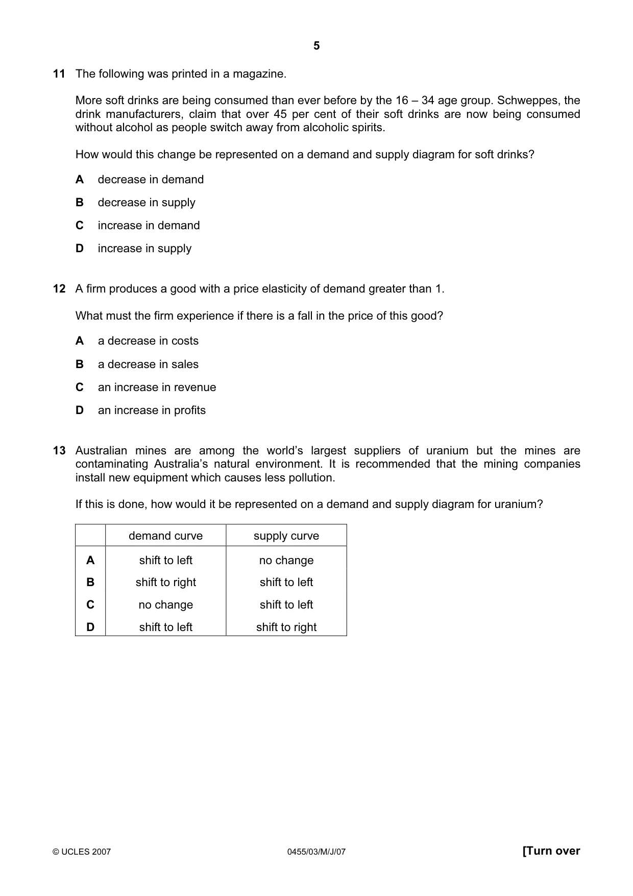 Cambridge IGCSE Economics 0455 2007 May/June Paper 3 · Variant 1 question paper, page 5 of 12